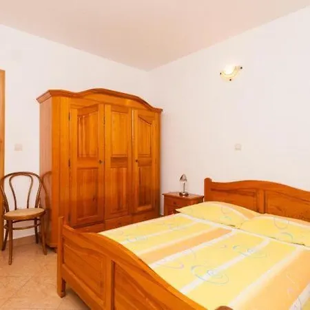 Mladenka- Two Bedroom With Terrace And Garden View Apartment Orebić