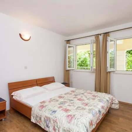 Mladenka- Two Bedroom With Terrace And Garden View Apartment Orebić