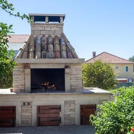 Mladenka- Two Bedroom With Terrace And Garden View