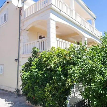 Mladenka- Two Bedroom With Terrace And Garden View Orebić