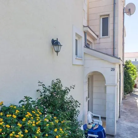 Mladenka- Two Bedroom With Terrace And Garden View *